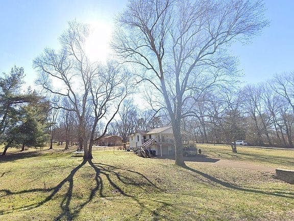 2nd image of 718 Wilson Pike