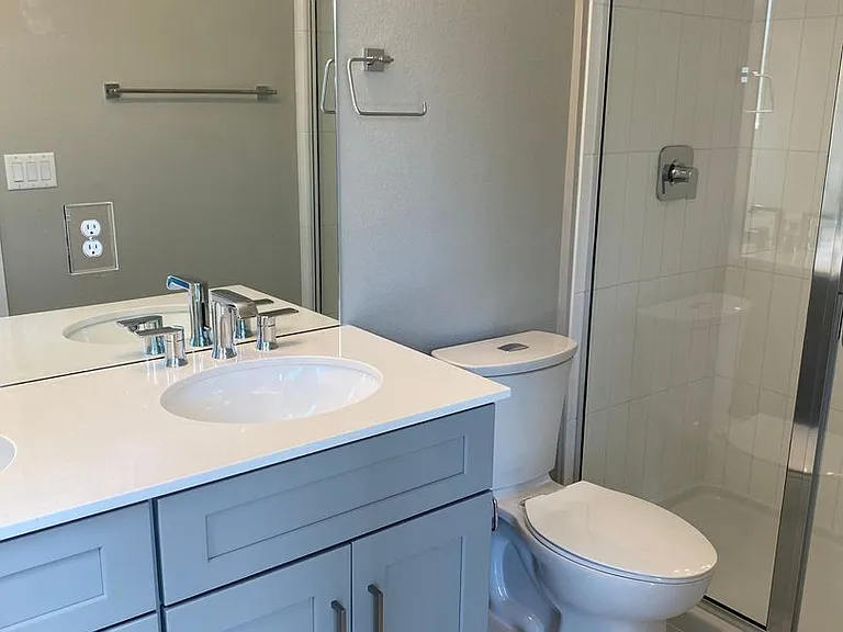81 N Meade St — Photo 15