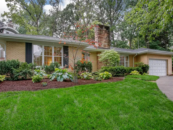 614 Roger Rd, Glen Ellyn, IL 60137