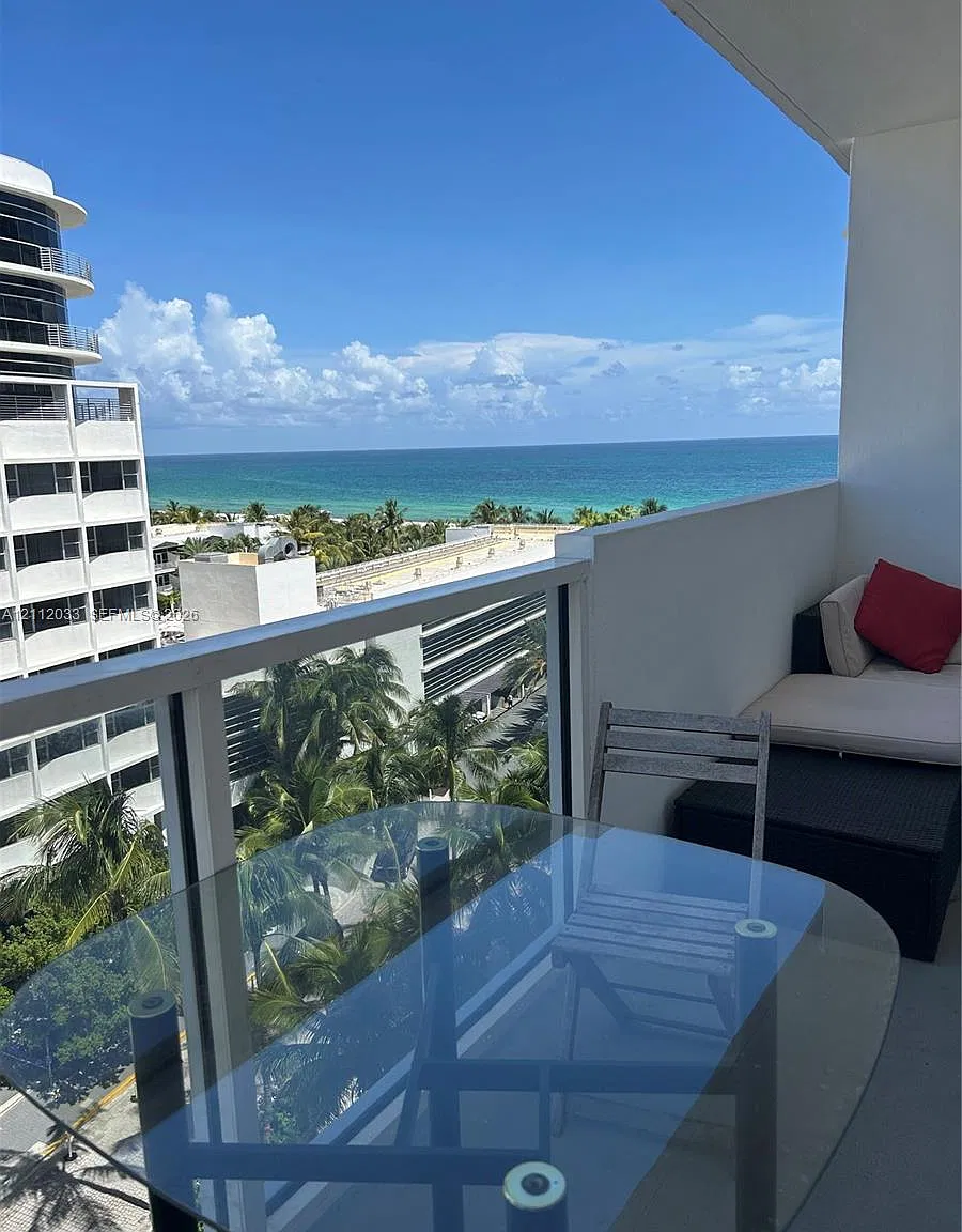 The Decoplage Condo — Photo 1
