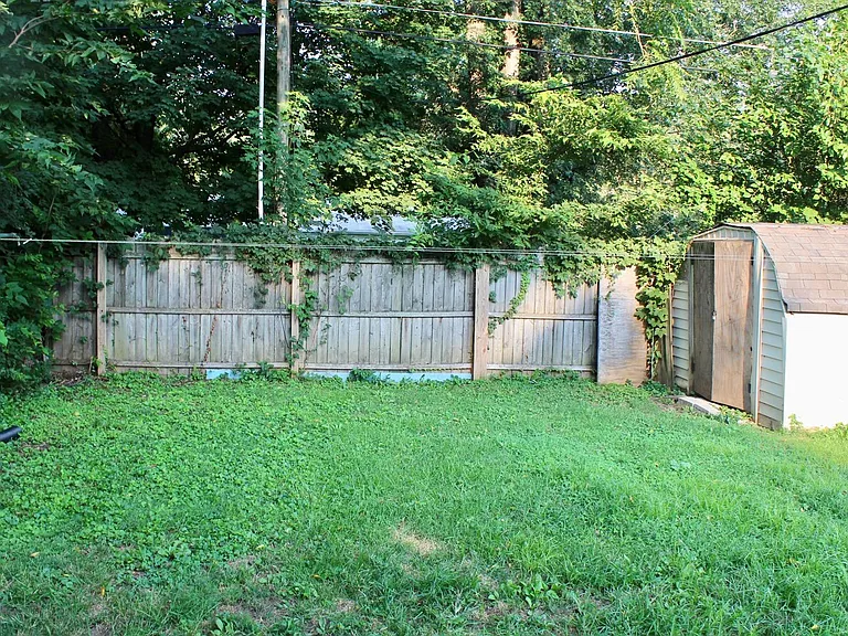 5203 Lester St — Photo 16