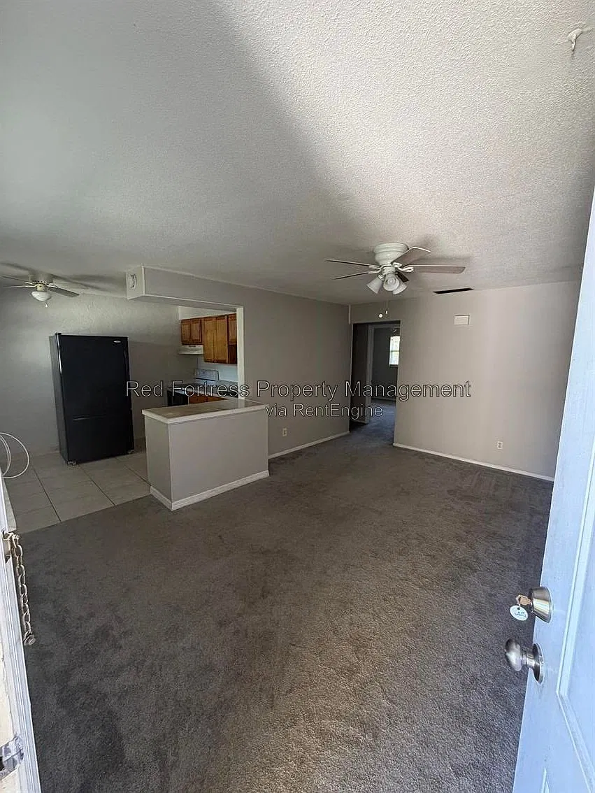 2 bed, 1.0 bath, 900 sqft, $1,095 — Photo 3