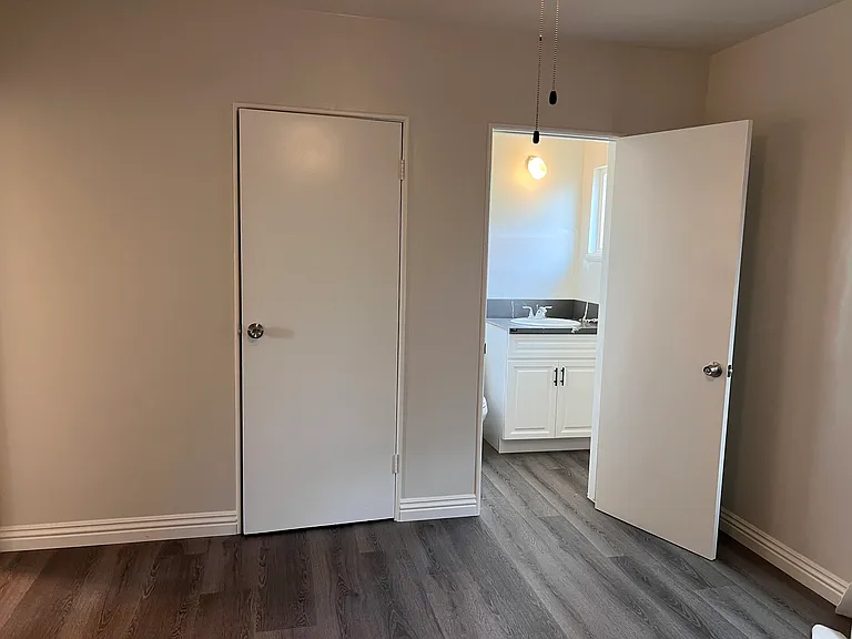 915 E Wingate St — Photo 18