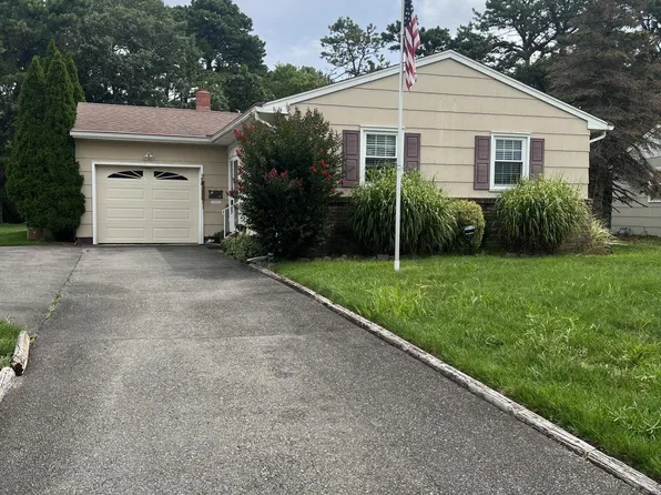 1011 E Edgebrook Drive, Toms River, NJ 08757