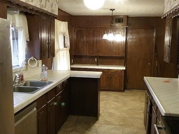 5th image of 2116 Trinidad Dr