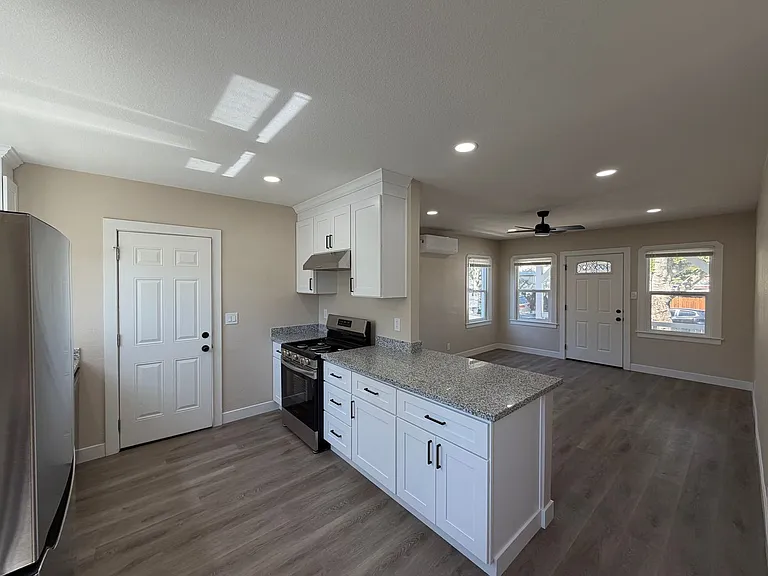 1225 Pine St — Photo 13
