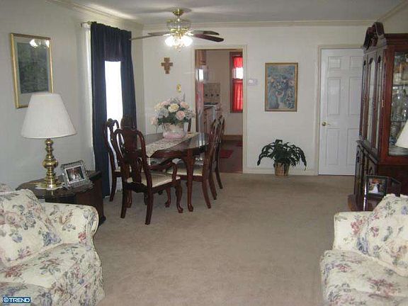 5th image of 612 W Gardner Ave