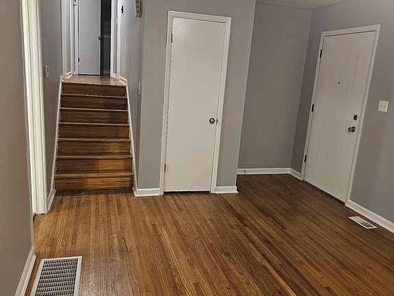 2nd image of 608 Old Pine Rd