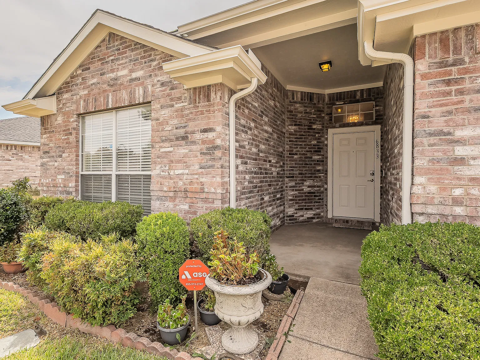 4 bed, 1957 sqft, $2,250 — Photo 2