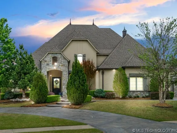 8001 S Galveston Ct, Tulsa, OK 74132