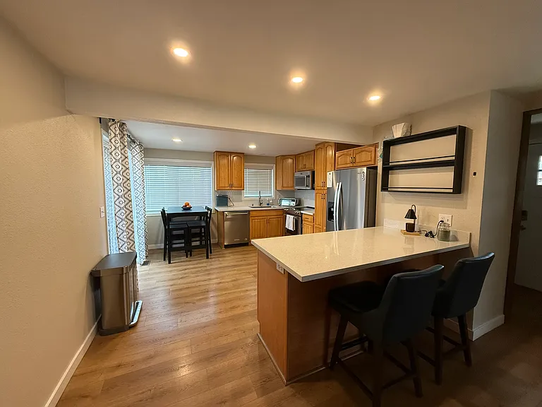 Shared, furnished kitchen