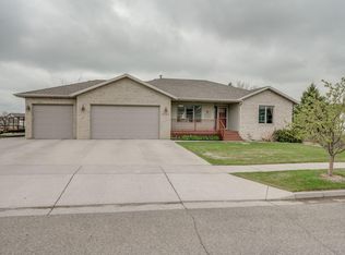 1204 Territory Dr, Bismarck, ND 58503