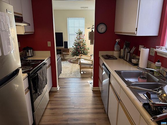 4th image of 121 Birdwood Ct