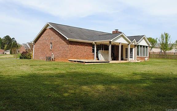 3rd image of 1405 Julius Dr