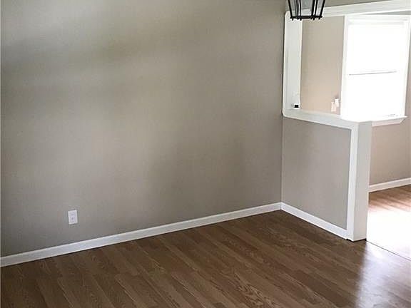 3rd image of 2162 W 105th St