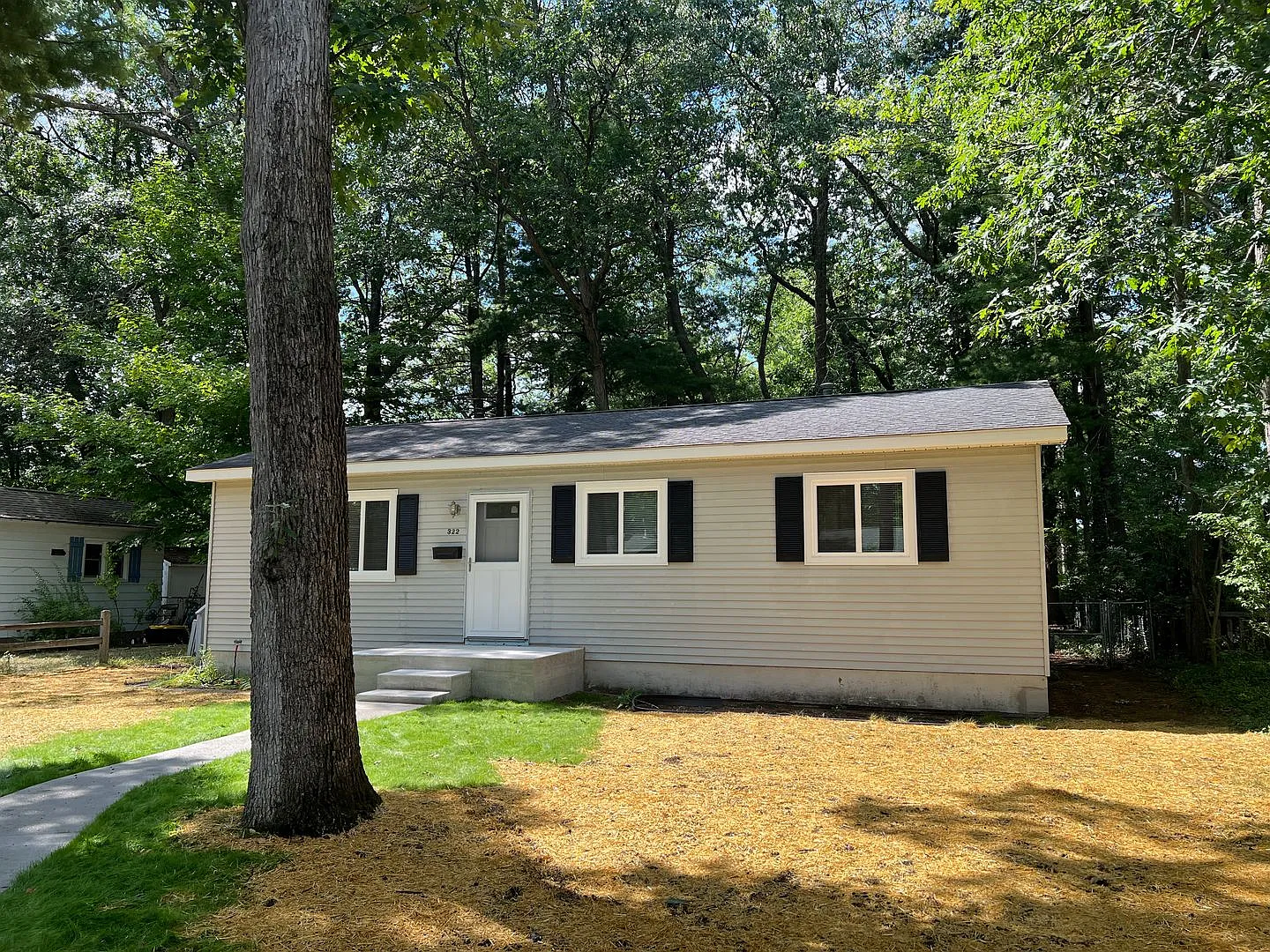Updated 3 Bedroom Home With Full Basement And One Car Garage! — Photo 3