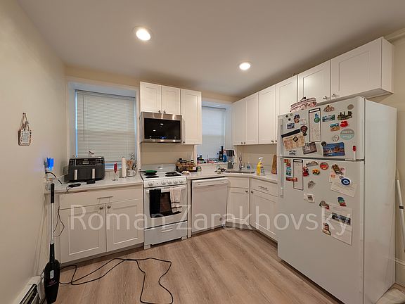 3rd image of 389 Harvard St #2L