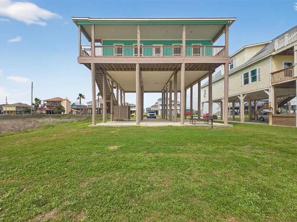 1410 Gulf Rd, Crystal Beach, TX 77650