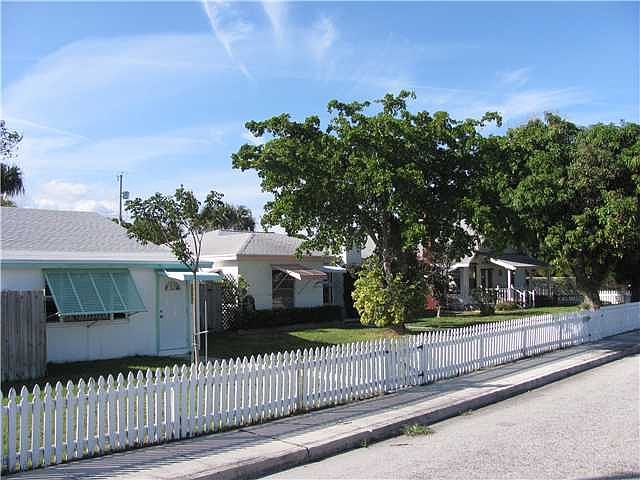1st image of 1029 S N Street #1021 & 1025