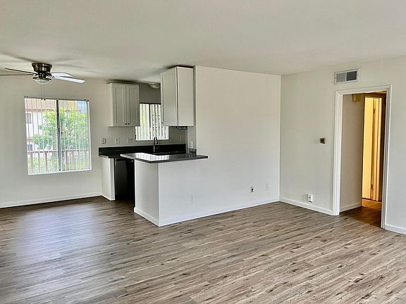 4th image of 862 S Mollison Ave #8