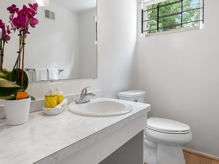 1222 Noyes Dr — Photo 10