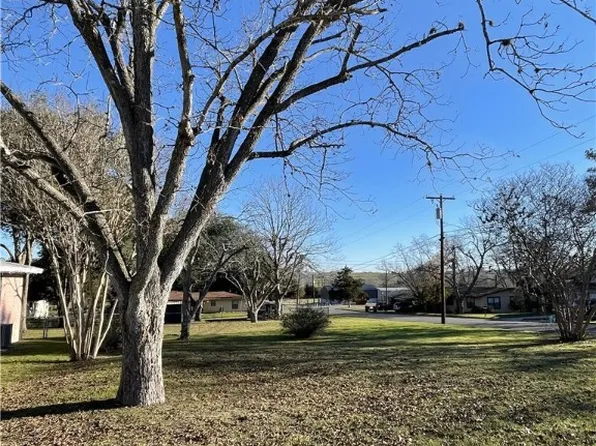 103 N Avenue C, Shiner, TX 77984