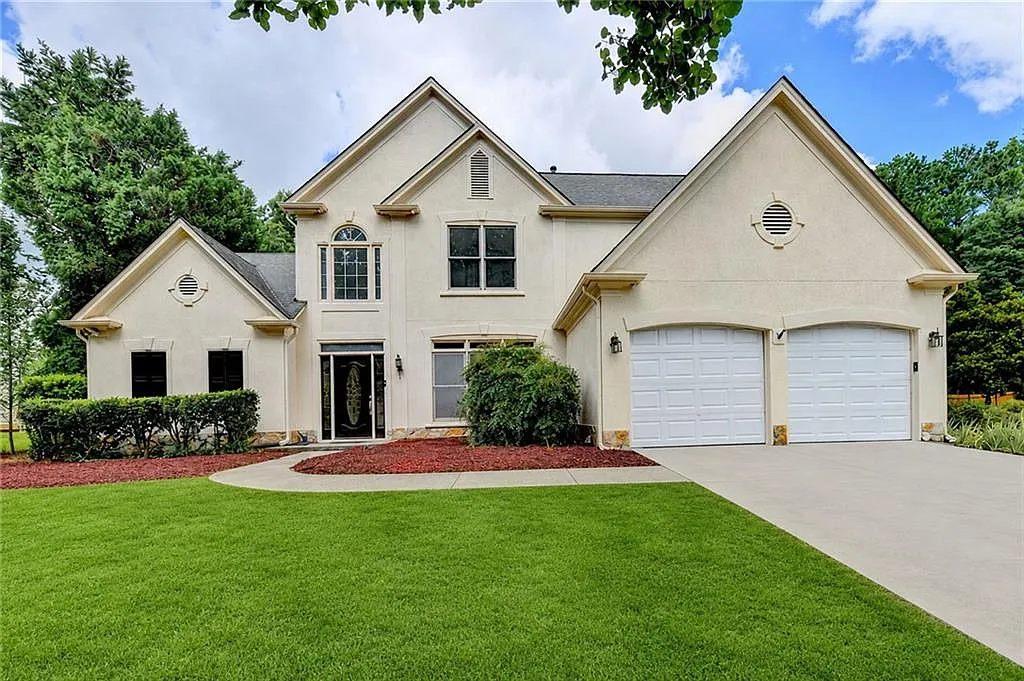4 bed, 2.5 bath, 2684 sqft, $3,200 — Photo 1