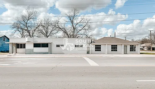 305 N Laurent St Photo 1