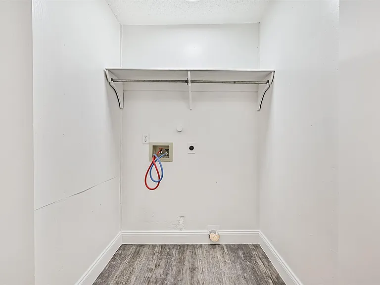5220 Krueger Dr — Photo 31