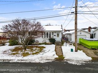 413 Franklin St, Jermyn, PA 18433