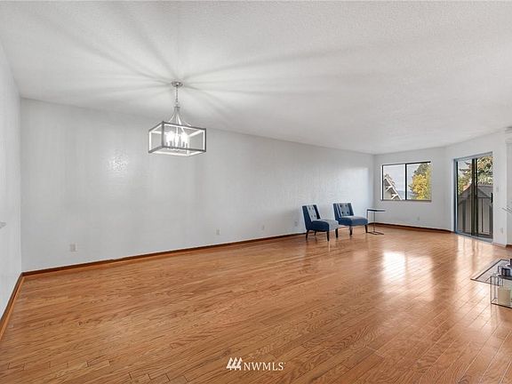 3rd image of 909 N I St Unit 107