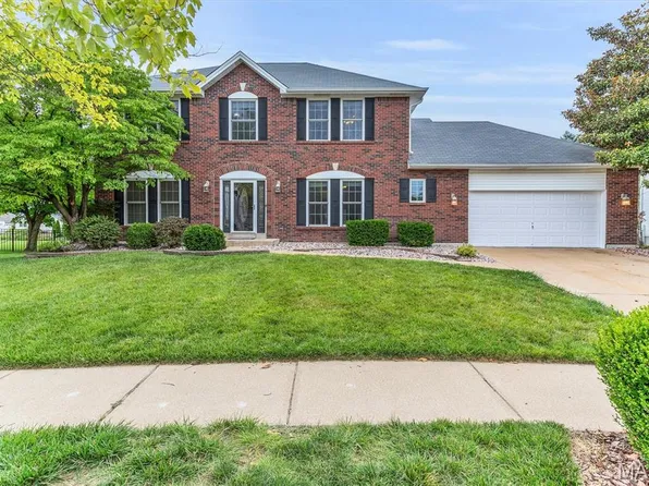 214 Kingdom Dr, Saint Charles, MO 63301