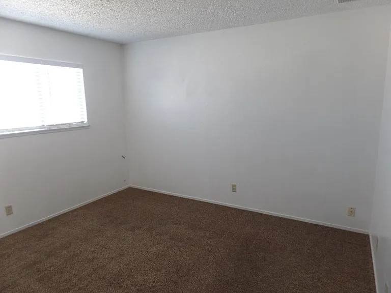 626 W Coso Ave — Photo 9