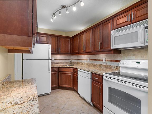 3rd image of 1951 NE 2nd Avenue #217I