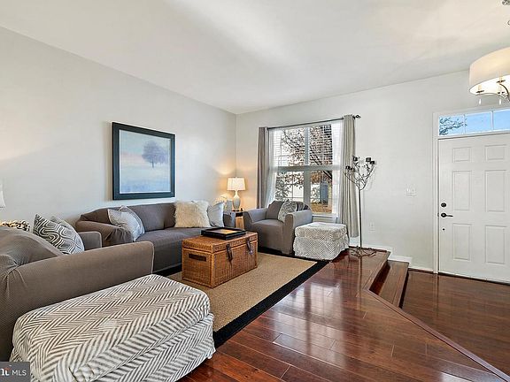 3rd image of 7062 Sauvage Ln