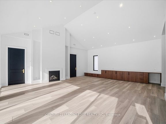 4th image of 40 Bancroft Ridge Dr