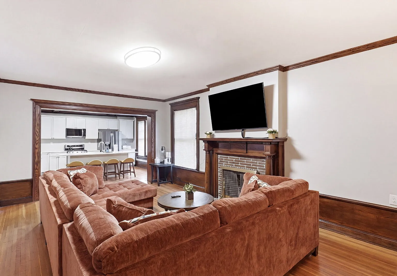 10 bed, 3.5 bath, 3432 sqft, $7,000 — Photo 1