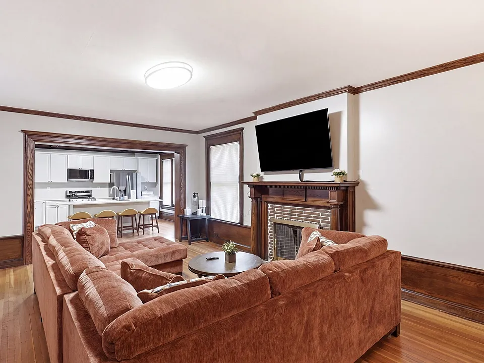 2238 Main St