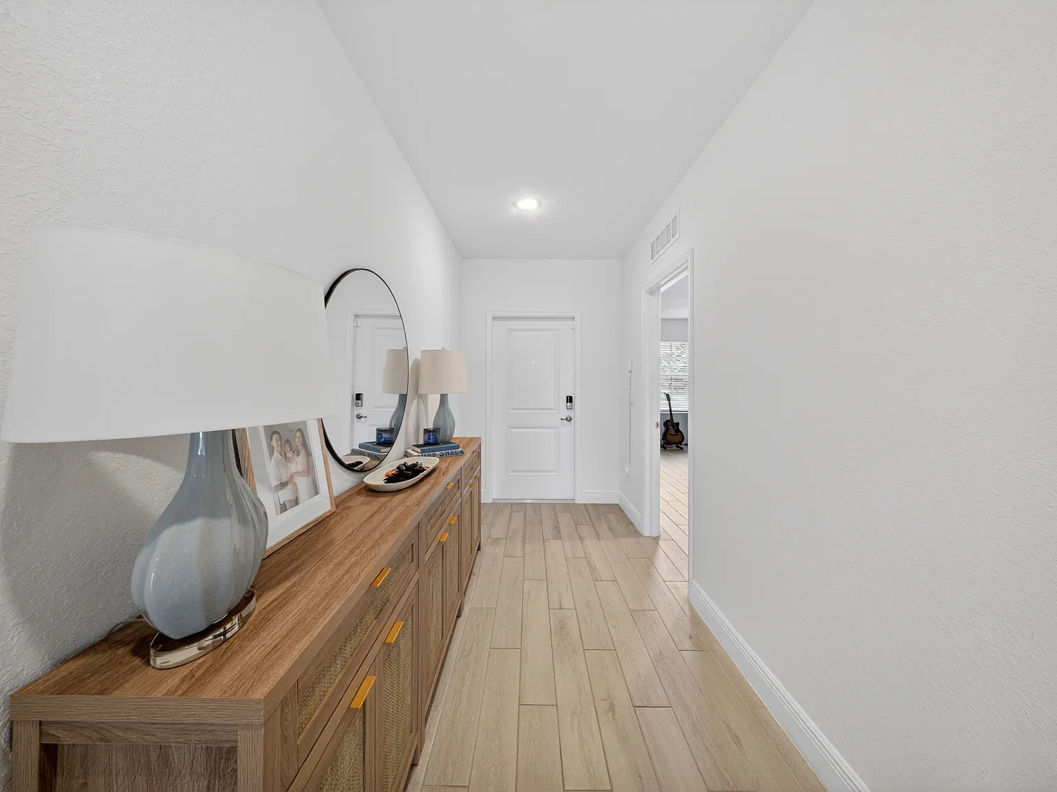 4 bed, 2126 sqft, $3,500 — Photo 4