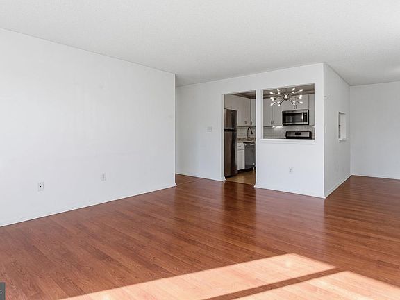 4th image of 30 Voscek Ct