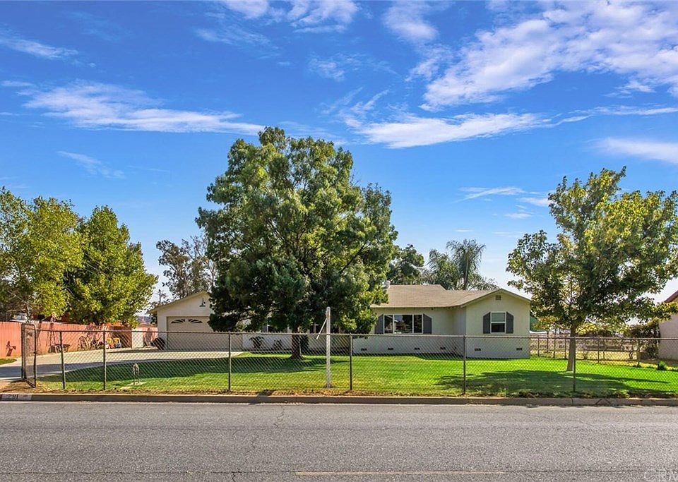 1st image of 281 E Avenue L