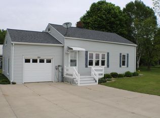 2912 Woodview Ln, Two Rivers, WI 54241