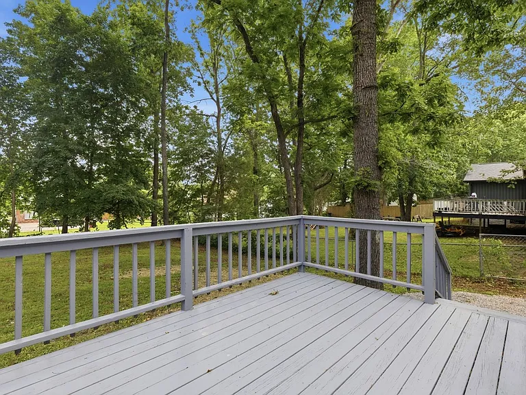 221 Bob White Dr — Photo 20