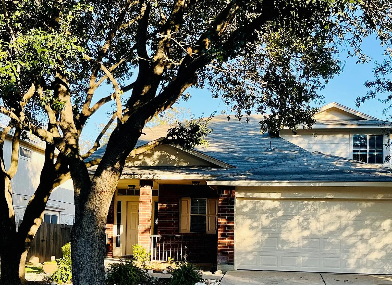 4 bed, 2.5 bath, 1932 sqft, $2,025 — Photo 3