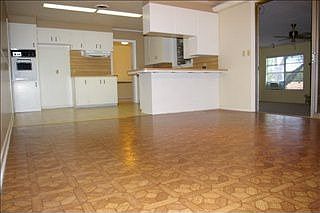 2nd image of 587 Lakeview Cir