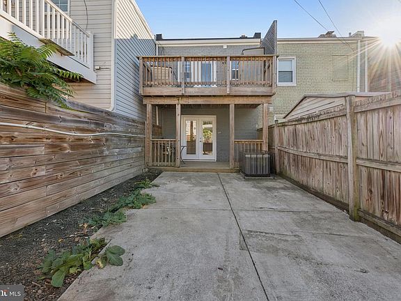 5th image of 2004 E St NE