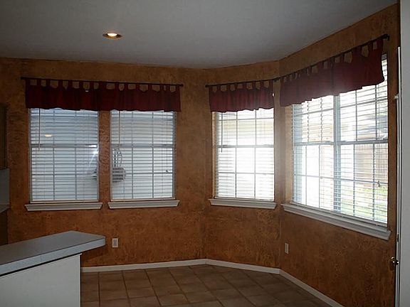 5th image of 1809 Oakland Cir