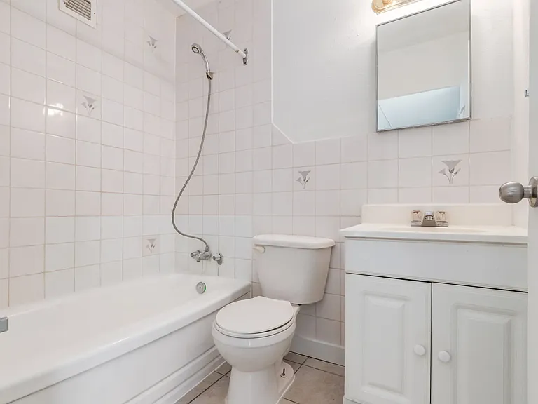 10 Frobisher Blvd SE — Photo 25