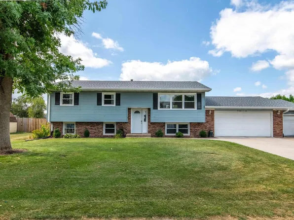 1402 14th St, Orion, IL 61273