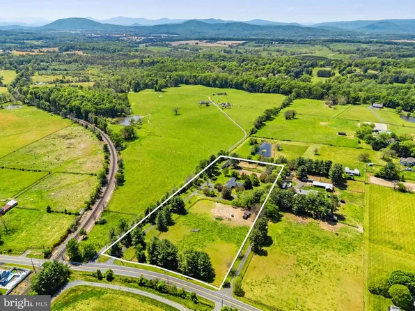 3934 Rectortown Rd, Marshall, VA 20115